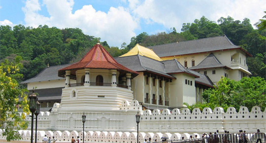 DAY 5 : Kandy - Airport